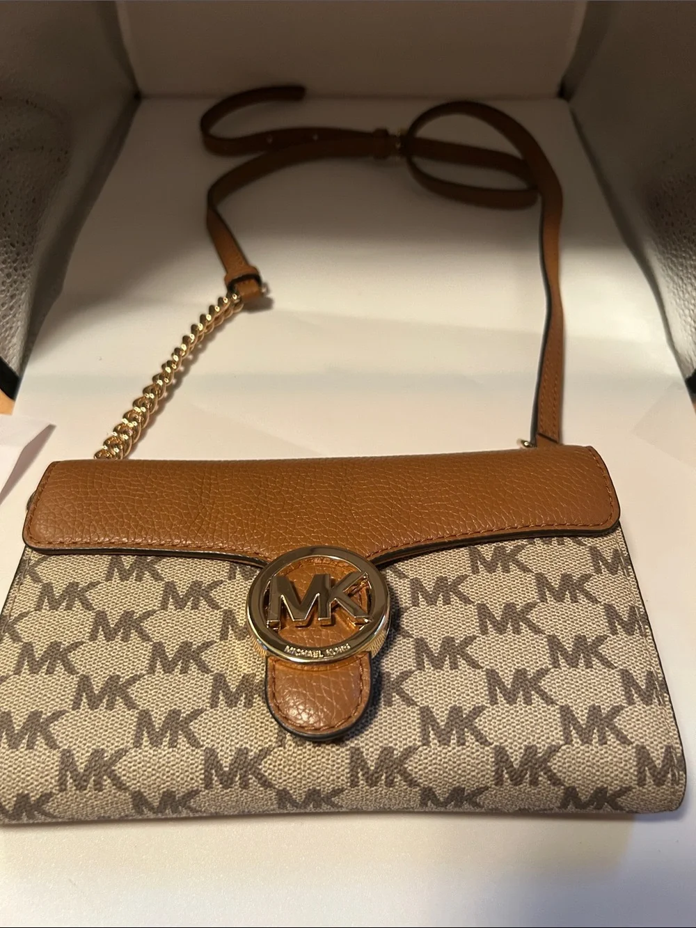 Michael Kors crossbody saffiano pebbled leather envelope flap chic modern casual